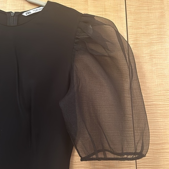 Zara blouse with sheer puff sleeves - Picture 2 of 3
